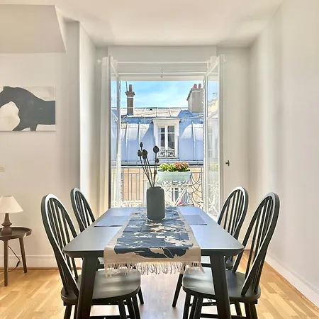 Spacious Near Montparnasse Bausset 6th Apartment Paris