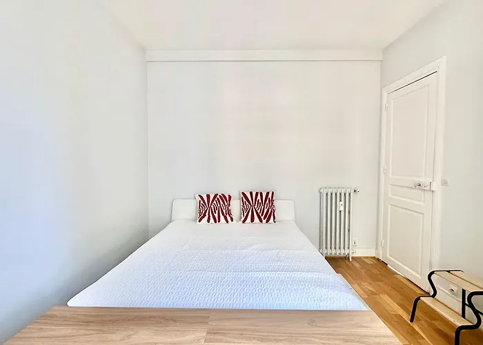 Spacious Near Montparnasse Bausset 6th Paris