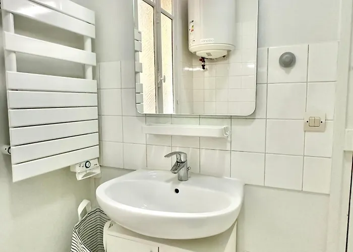Spacious Near Montparnasse Bausset 6th * Paris