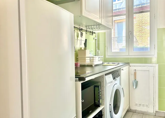 Spacious Near Montparnasse Bausset 6th Paris