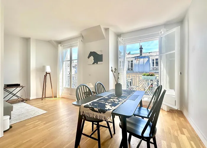 Spacious Near Montparnasse Bausset 6th *